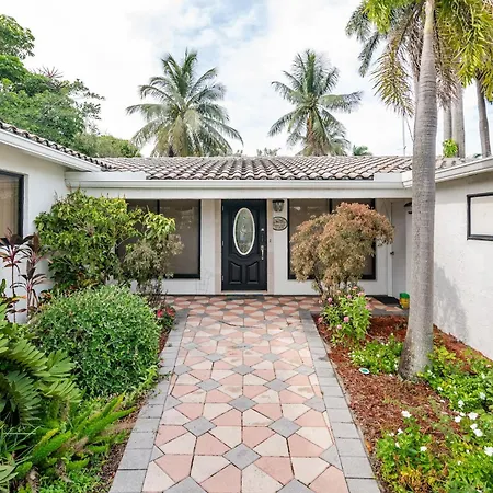Charming 2Br Waterfront House Villa